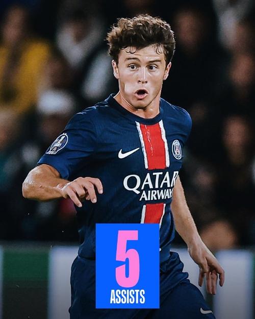 前锋远射破门，比分被重新点燃