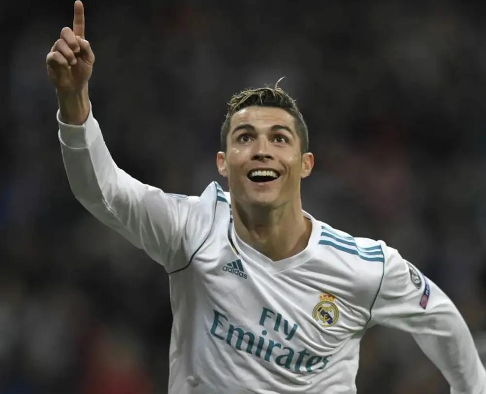 侯永永：希望来年自己能再度入选国足，不介意自己成为偶像（侯永永盼明年再披国足战袍：不介意被当作偶像）