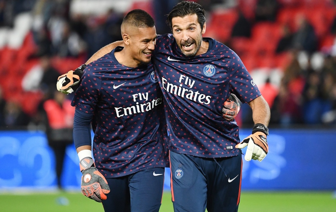 欧冠2-1逆转！巴萨天降神兵：后卫3分钟梅开二度创历史，逼近前八