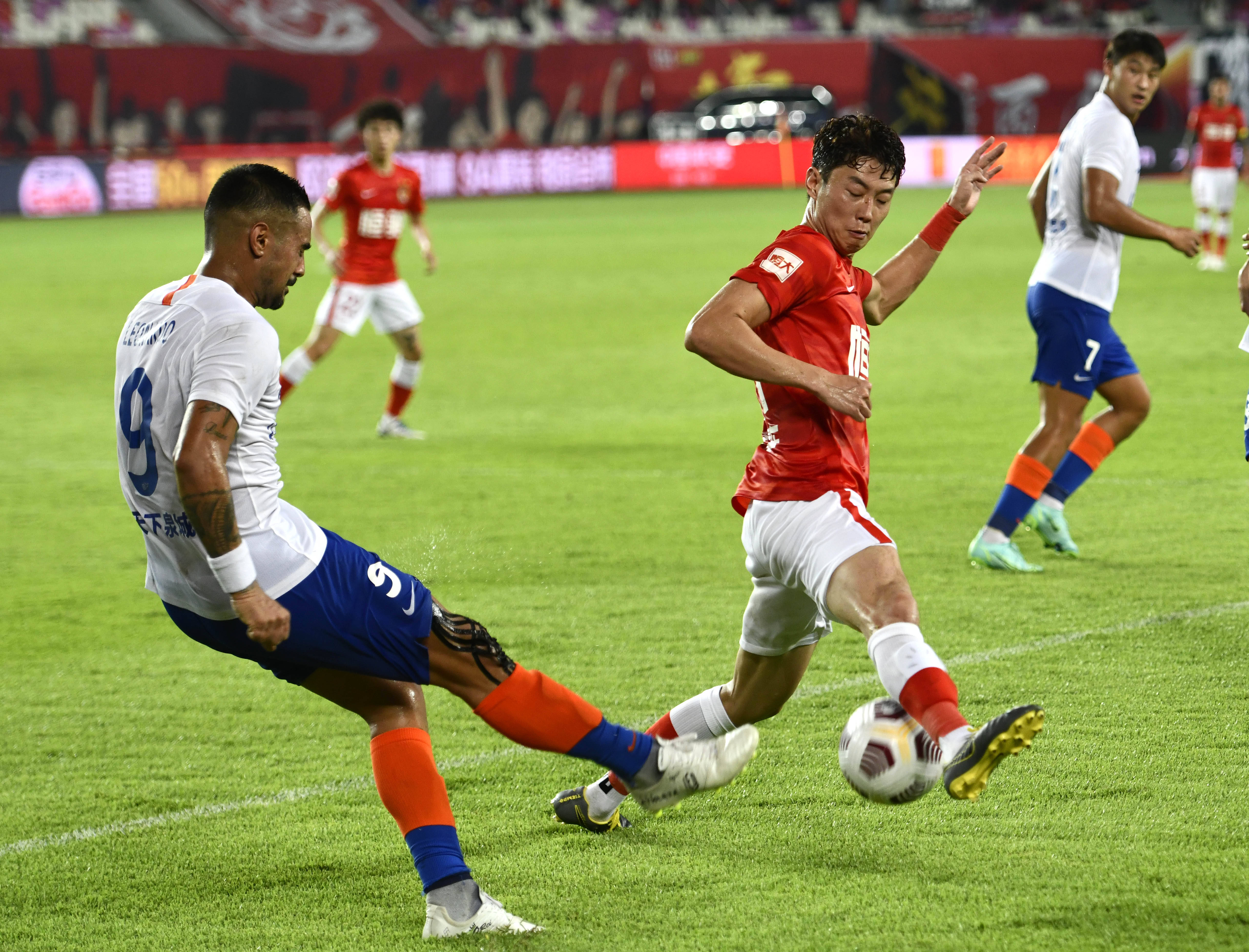 斯帕莱蒂：迪格雷戈里奥是一门；库普踢中卫就是为了参与进攻（斯帕莱蒂：迪格雷戈里奥是头号门将；让库普踢中卫是为加强进攻）