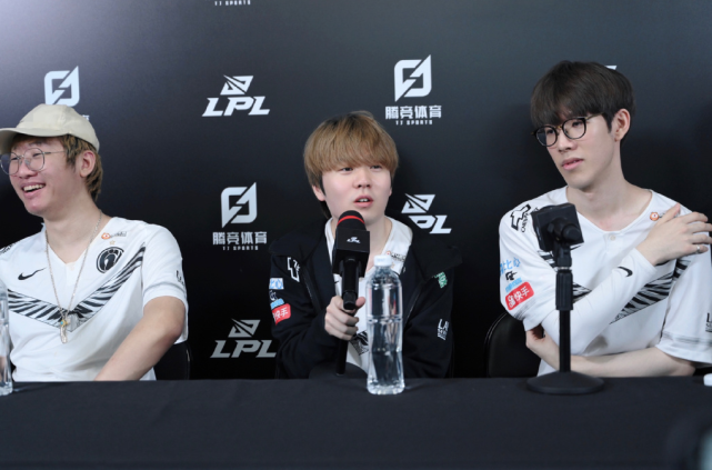 层的尖锐抨 层的尖锐抨